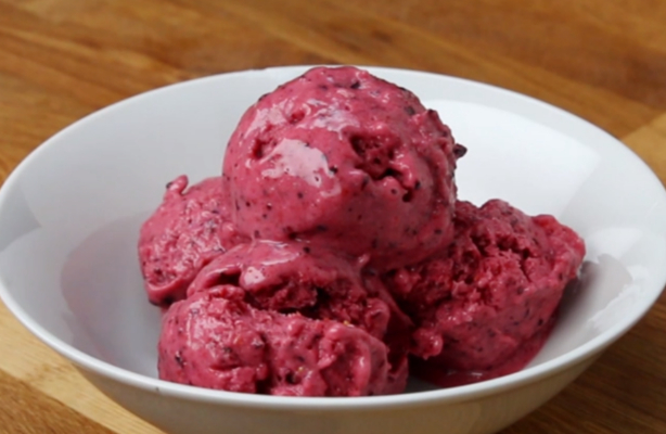 Mixed Berry Frozen Yogurt